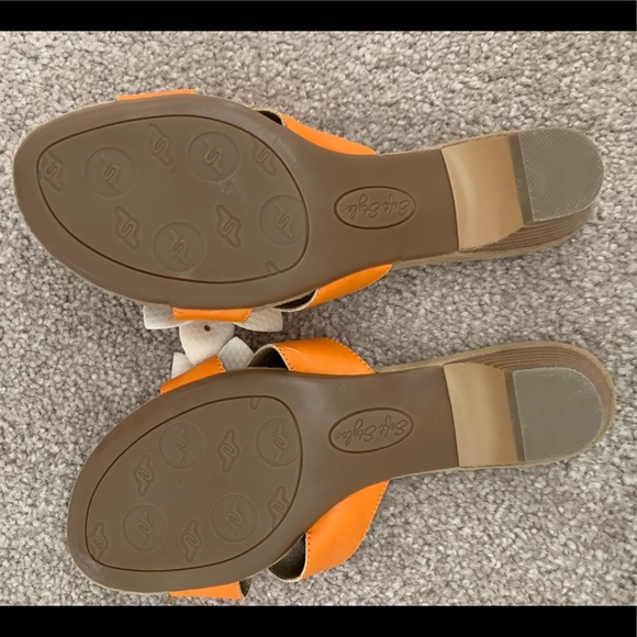 🎉HP🎉NWOT Women’s Super Cute Sandals🎉 - Picture 6 of 8